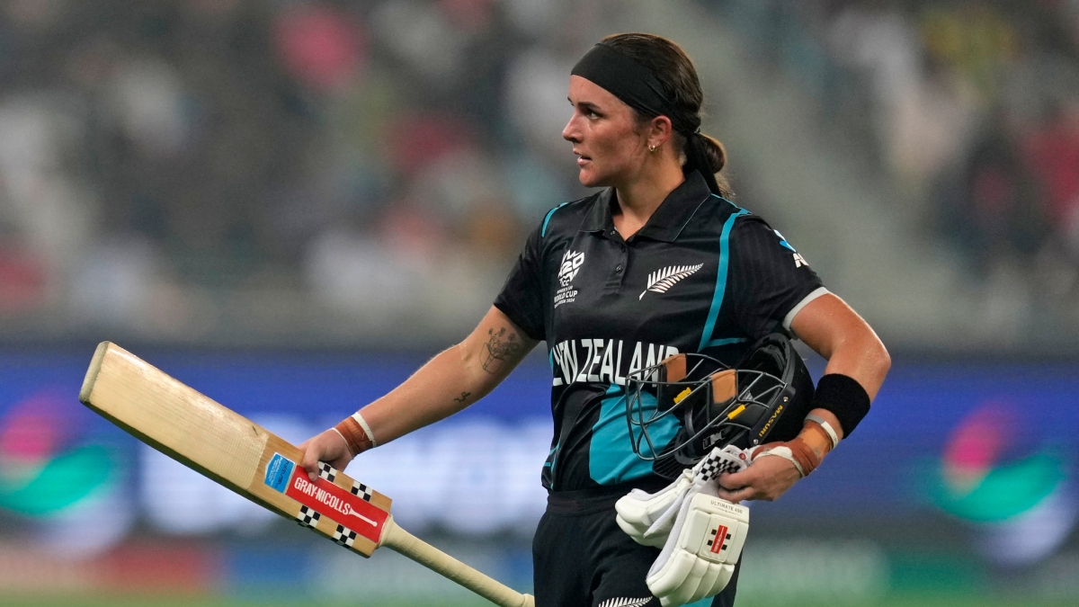Amelia Kerr creates world record across women's and men's T20Is as New Zealand seal South Africa series