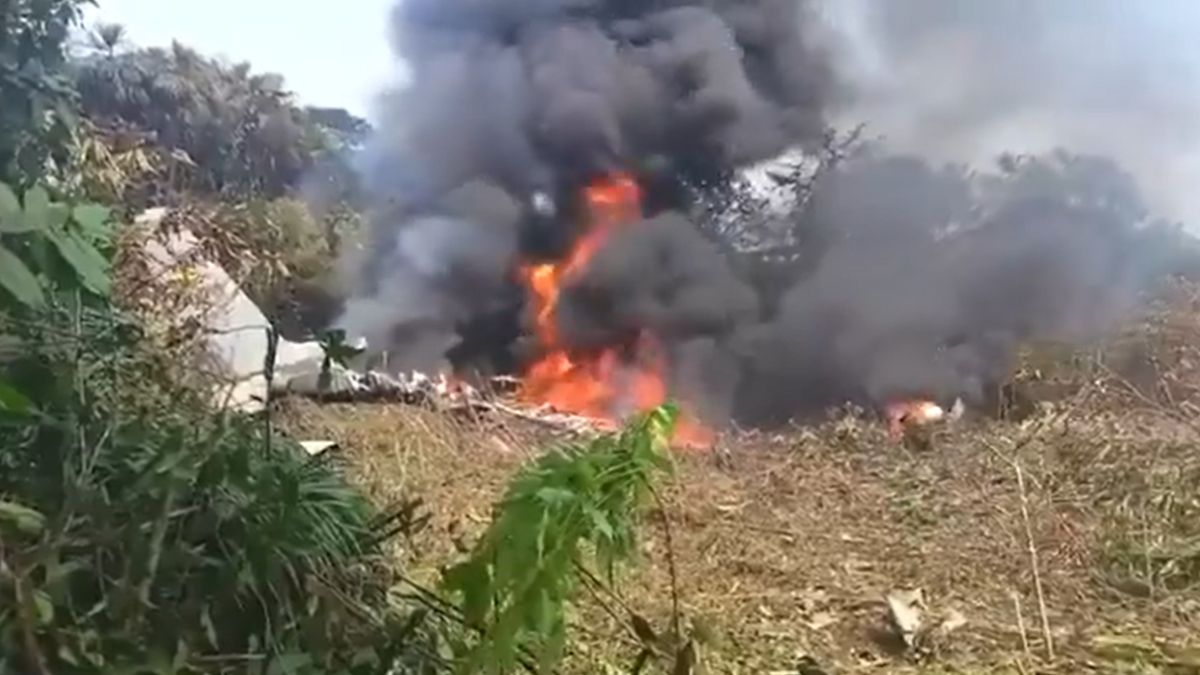 Colombian military plane crashes after takeoff; 80 troops feared dead | VIDEO