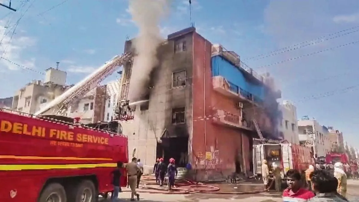 Former BJP councillor, toddler injured as massive fire engulfs South ...