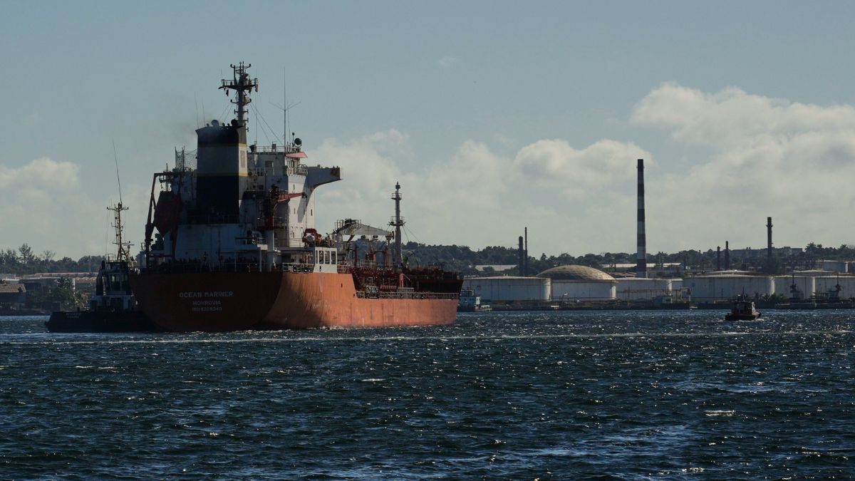 Tanker carrying Russian oil targeted in underwater attack near Bosporus Strait: Türkiye