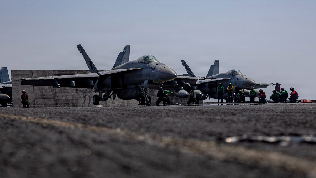 US military refuelling plane goes down in Iraq amid ongoing war, rescue operation underway