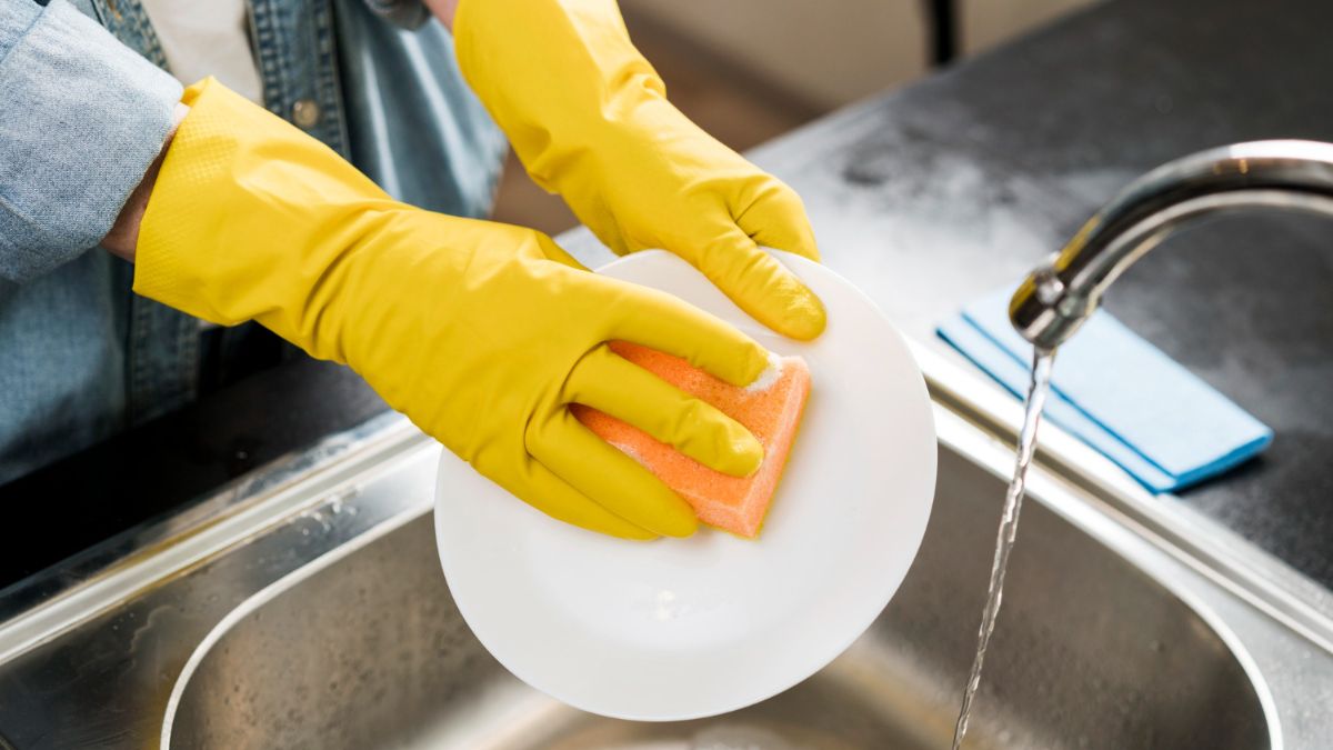 Mumbai surgeon says dishwash liquid may be the ‘most toxic’ kitchen item: Residue may not wash off fully