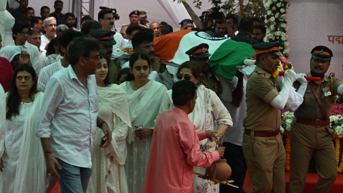 Asha Bhosle, legendary singer and Padma Vibhushan recipient cremated with state honours