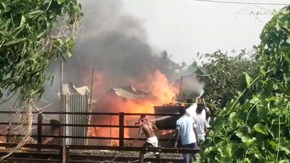 Massive blaze sweeps through 16-bigha slum cluster in South 24 Parganas, rail services disrupted
