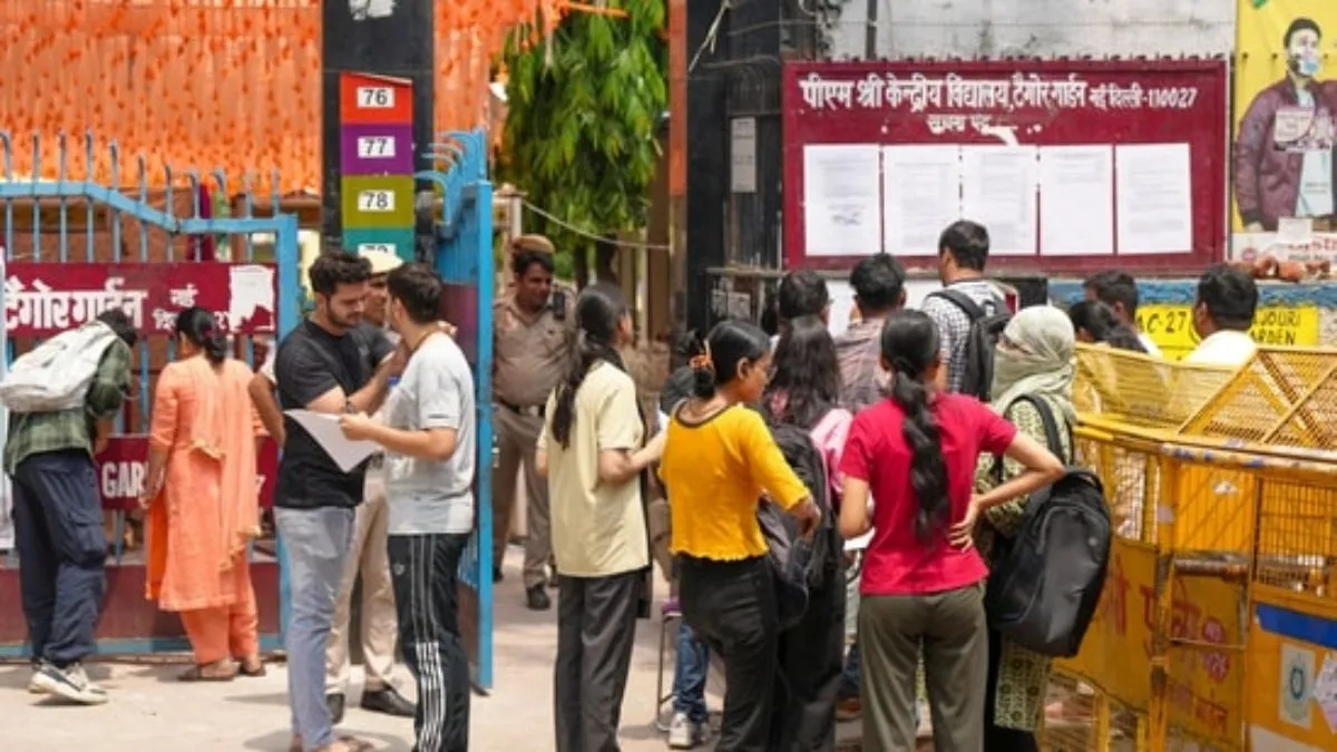 JEE Main (Day 3) Shift One analysis 2026: 'Physics and Chemistry were easy, Maths moderately difficult'