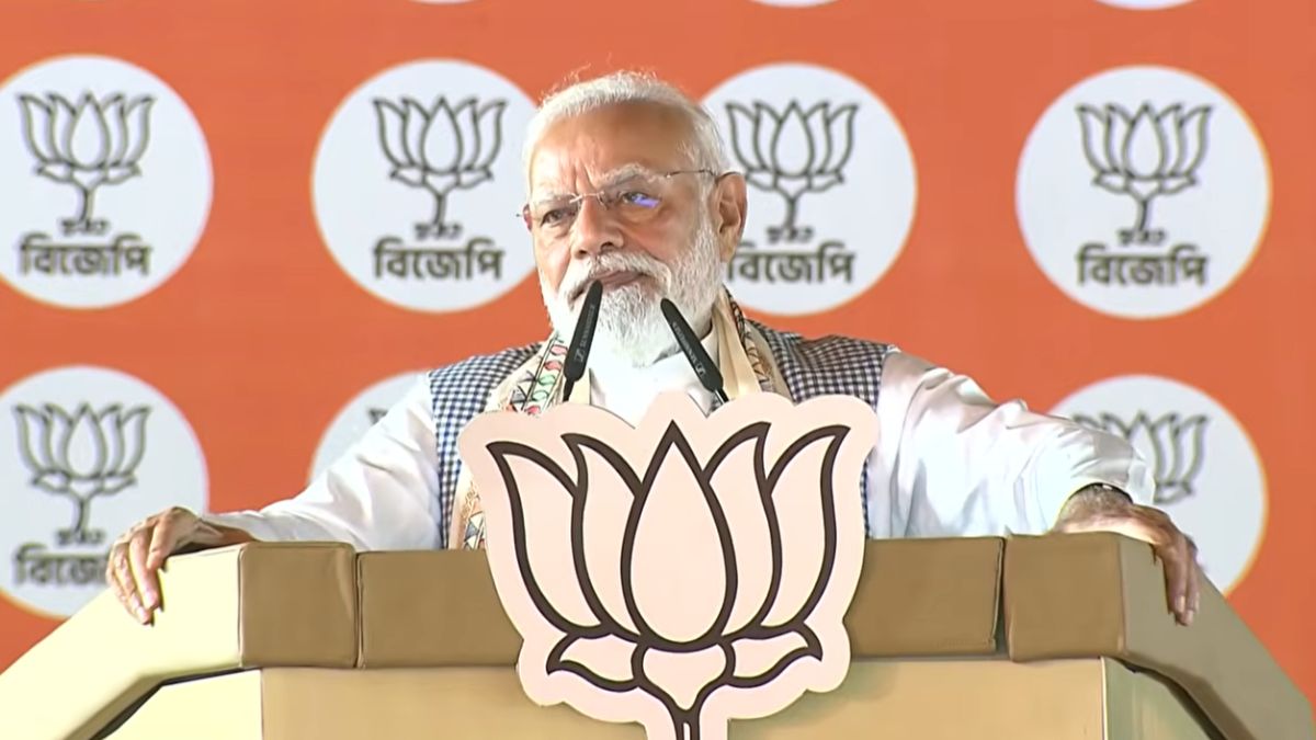 'Paltano dorkar': PM Modi accuses TMC of supporting infiltrators, predicts BJP victory in West Bengal