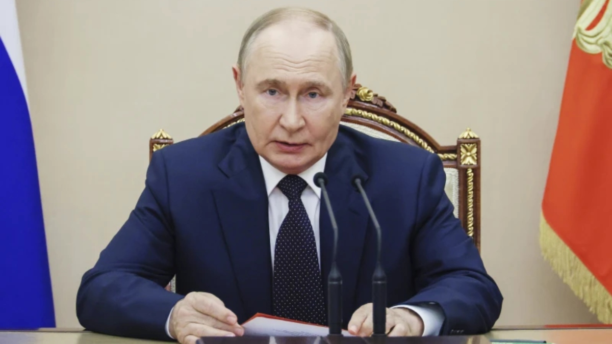 Putin offers to mediate between Iran, US after failed Islamabad peace talks