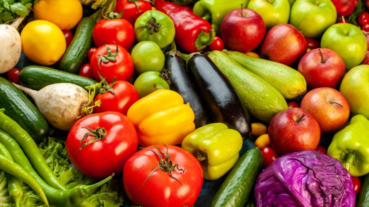 Eating raw veggies daily? Delhi gastroenterologist flags 3 you should avoid uncooked