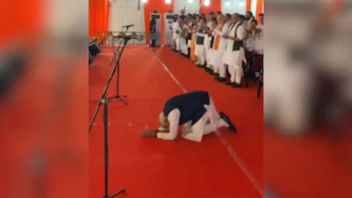 PM Modi bows before 'Jana Shakti' of Bengal as Suvendu Adhikari takes oath as first BJP CM PM Modi bows before 'Jana Shakti' of Bengal as Suvendu Adhikari takes oath as first BJP CM