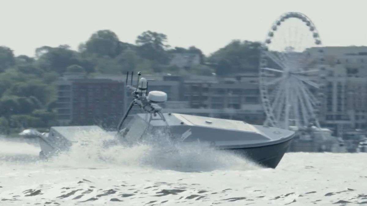 Saronic Corsair rescues pilots after Apache chopper crash near Hormuz; all about US Navy drone boat