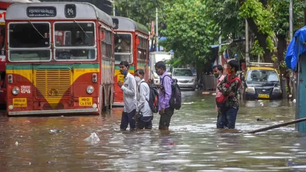 Mumbai Rains Highlights: Heavy rain lashes city, IMD issues red alert ...