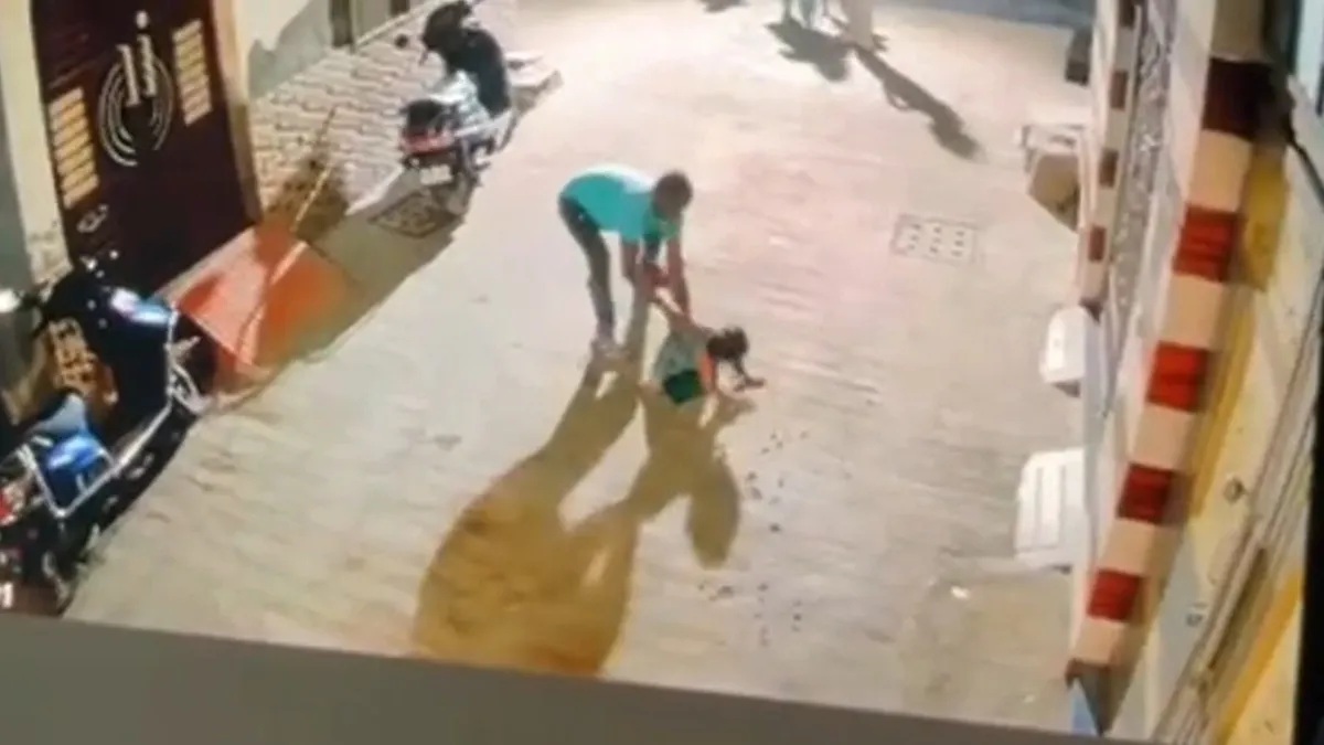 Man arrested for brutally assaulting 4-year-old daughter on road, shocking CCTV video surfaces