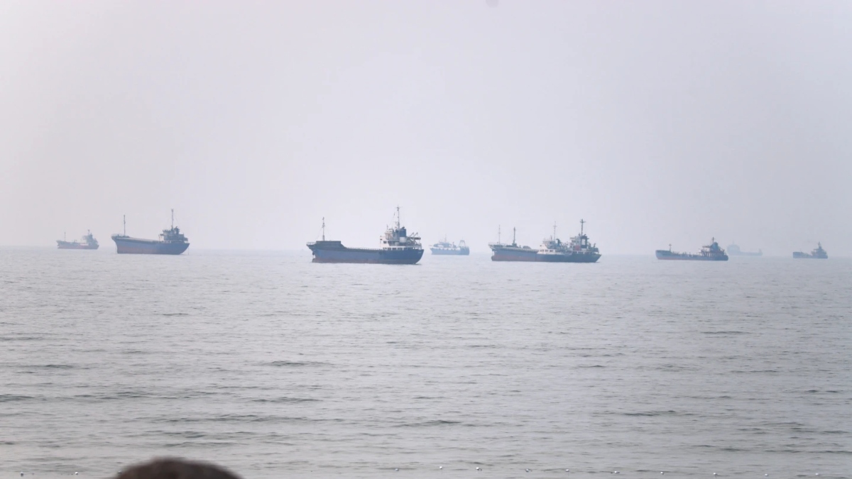 US launches fresh strikes on Iran after Tehran 'blatantly' attacks ship, announces closure of Hormuz