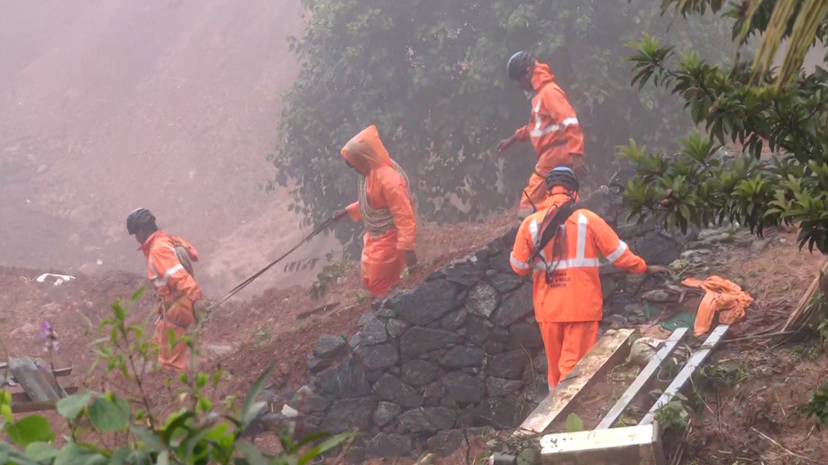 8 dead, 13 injured as heavy rains batter Kerala; CM Satheesan says 'stay vigilant' | 10 Points - India TV News