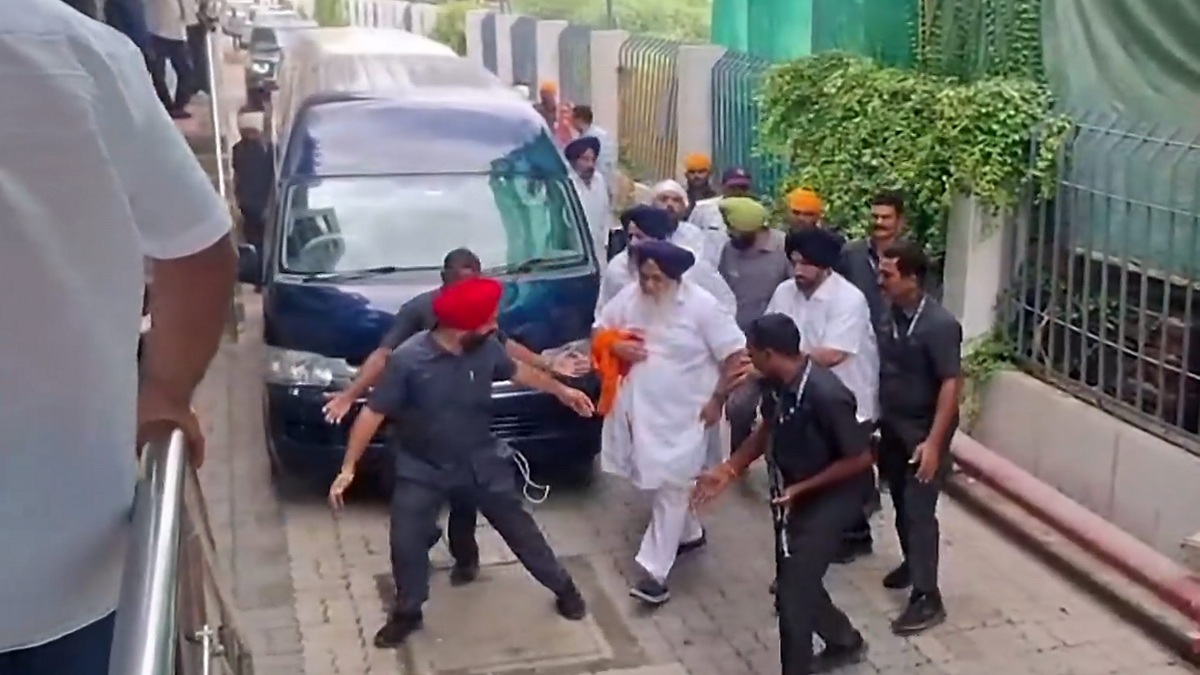 Akali Dal demands probe into attack on Sukhbir Singh Badal, calls it a 'tragic incident' Akali Dal demands probe into attack on Sukhbir Singh Badal, calls it a 'tragic incident'