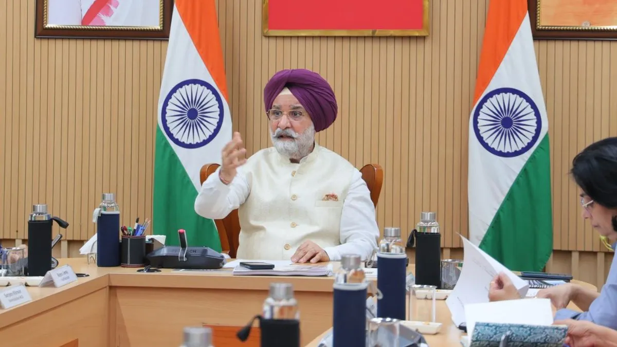 Delhi LG chairs high-level meeting on women's security, orders action ...