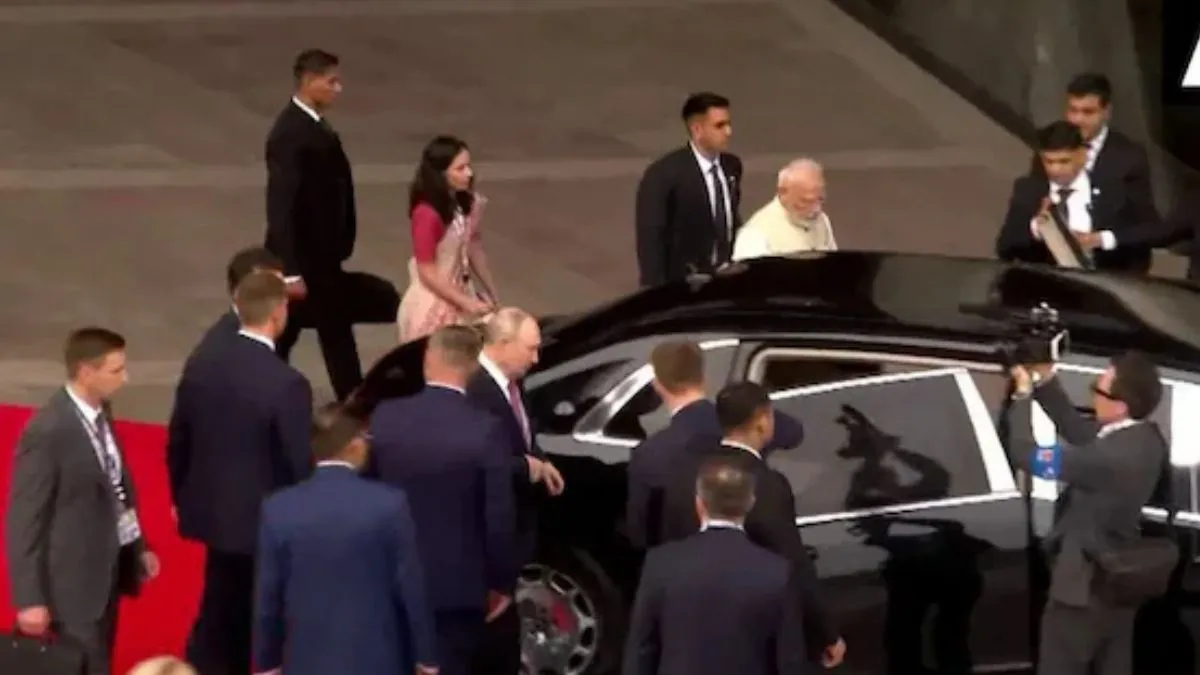 Post-meet camaraderie: PM Modi, Putin take car ride after bilateral ...