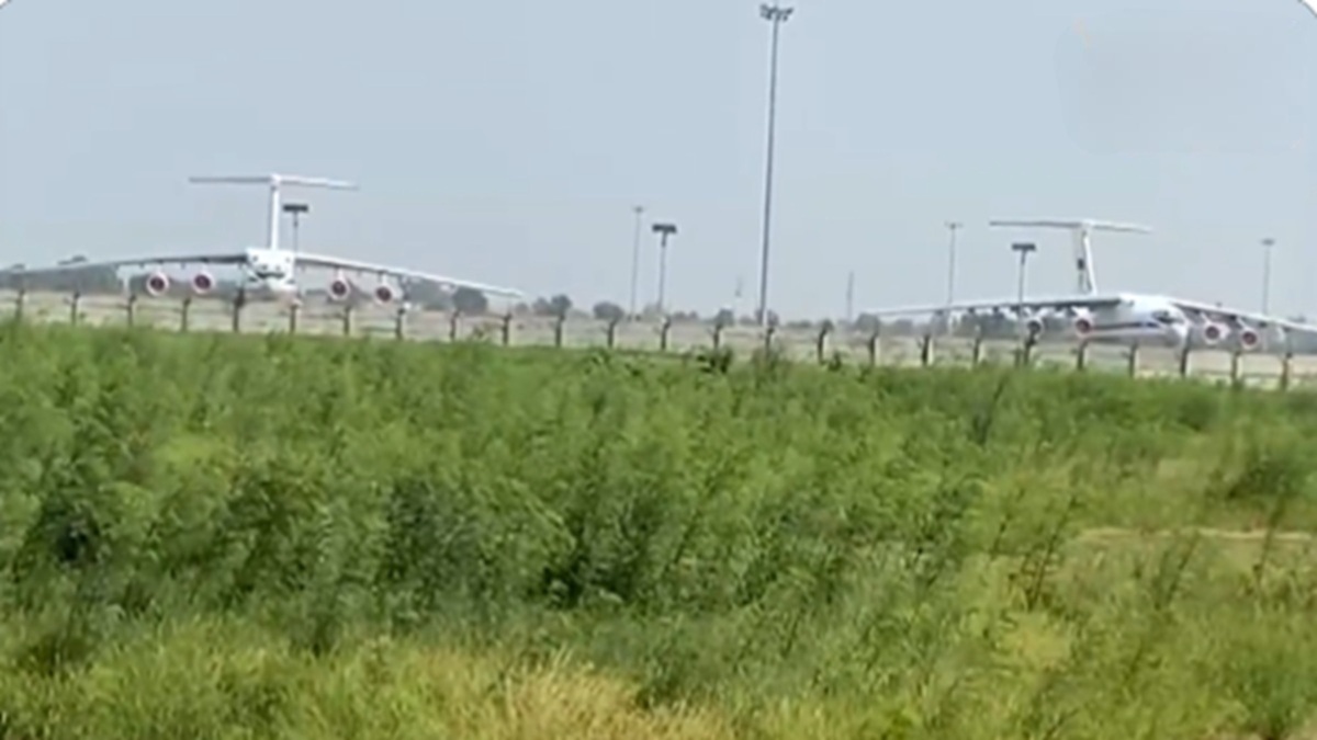 Russian planes touch down at Noida airport ahead of Putin's visit for BRICS Summit | WATCH Russian planes touch down at Noida airport ahead of Putin's visit for BRICS Summit | WATCH