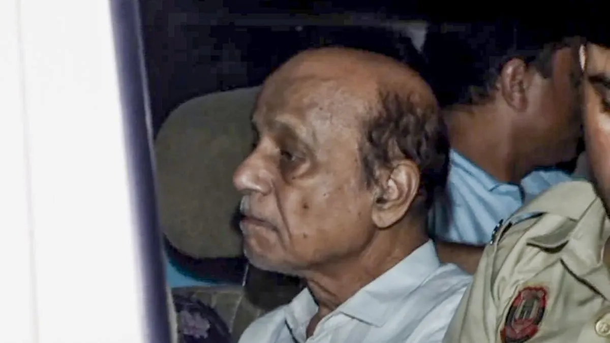 Satya Niketan building collapse: PG owner Hariram Gupta, wife remanded ...