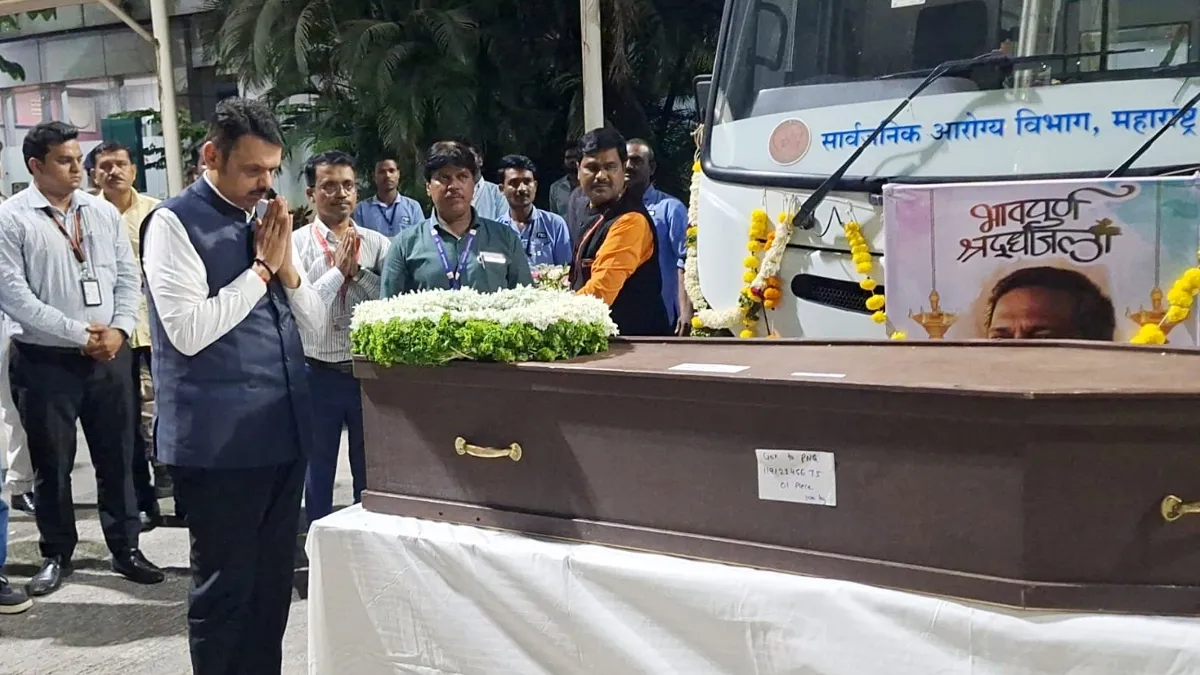 Nana Patekar's final rites performed with state honours; son Malhar lit the funeral pyre