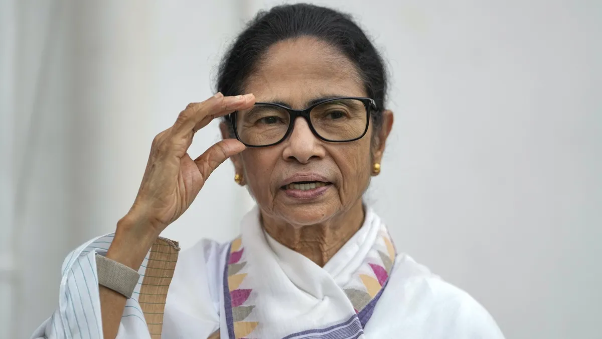 Woman attempts to attack Mamata Banerjee with knife outside her Kalighat residence, claims her party