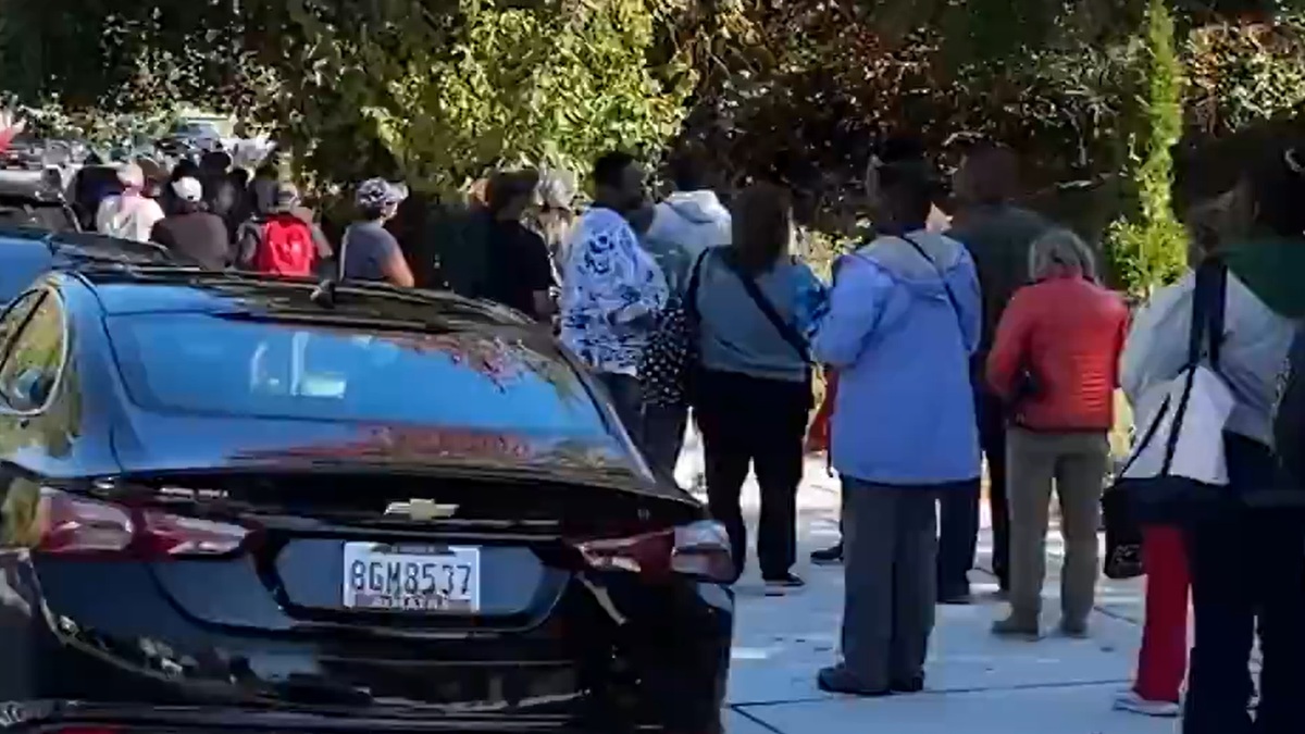 US Government Shutdown Crisis: Military Families Queue for Food as Standoff Enters Week 4