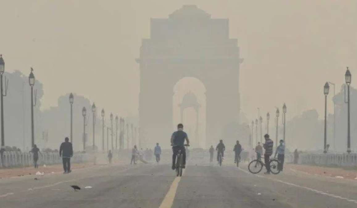 Delhi NCR Chokes on Hazardous Smog as AQI Remains 'Very Poor'