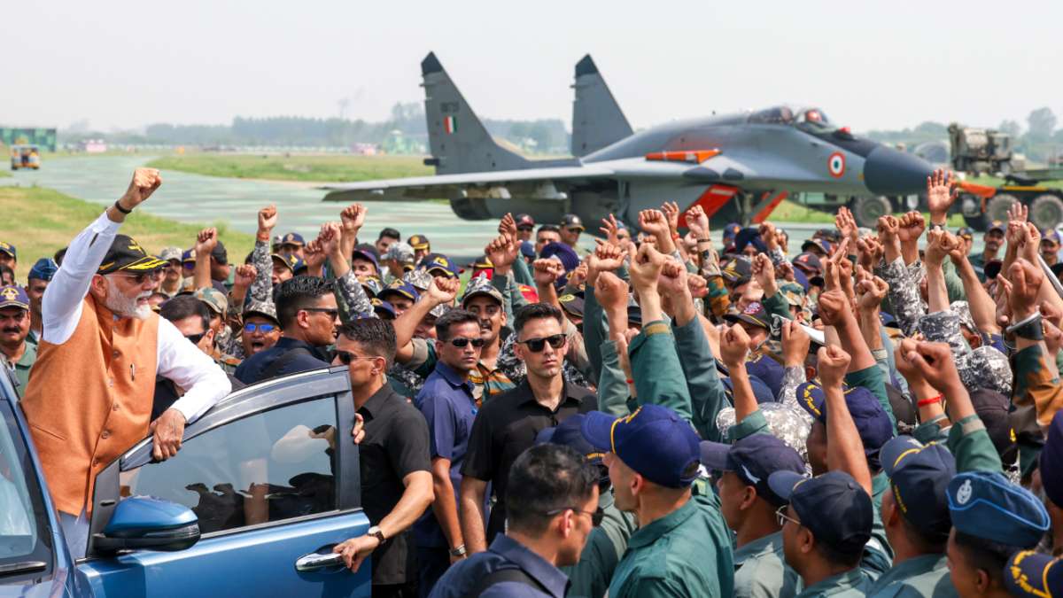 Vijay Diwas 2024: PM Modi Honors 1971 War Heroes, Calls It 'Moment of Pride'