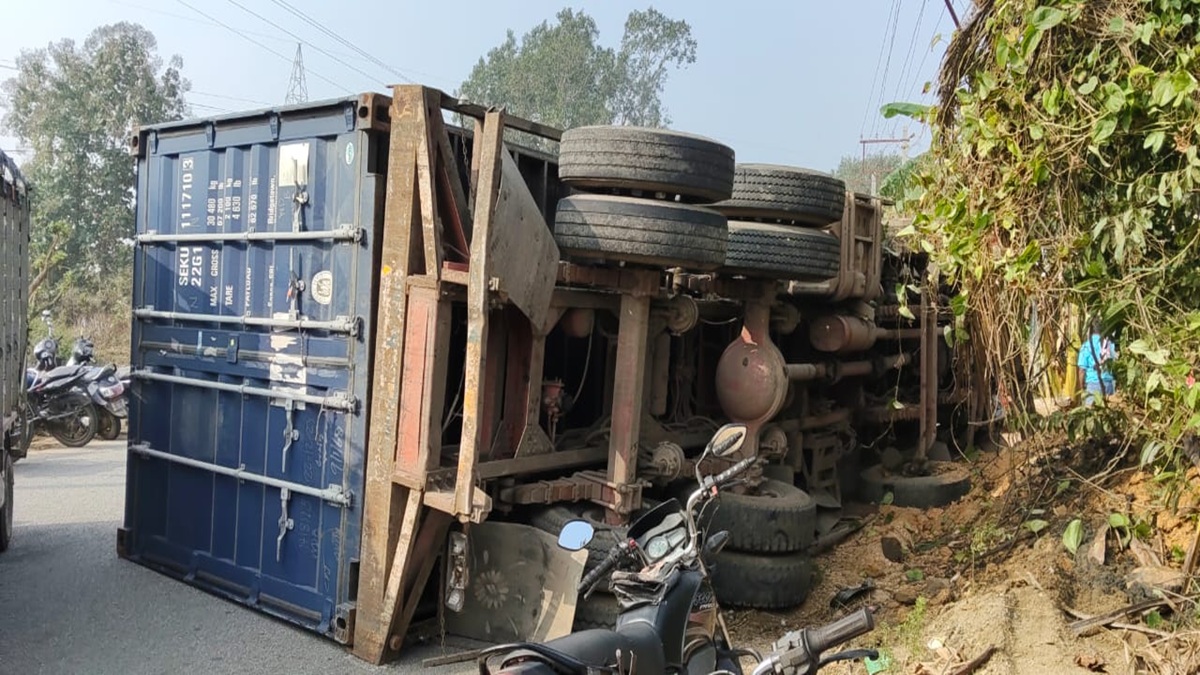Chittoor School Bus Collision with Lorry Injures Students in Andhra Pradesh