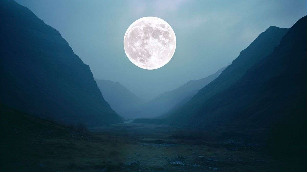 Magh Purnima 2026: Planetary Influences and Effects on All Zodiac Signs