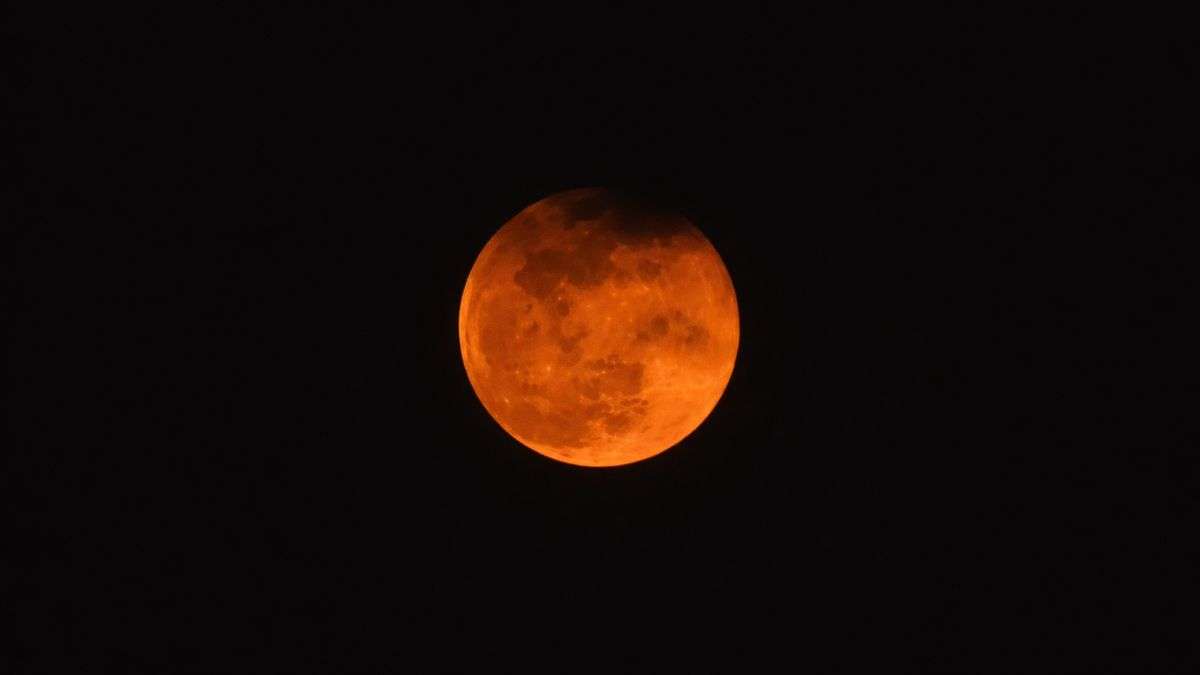 Guwahati Welcomes 2026 with Spectacular Wolf Moon Supermoon
