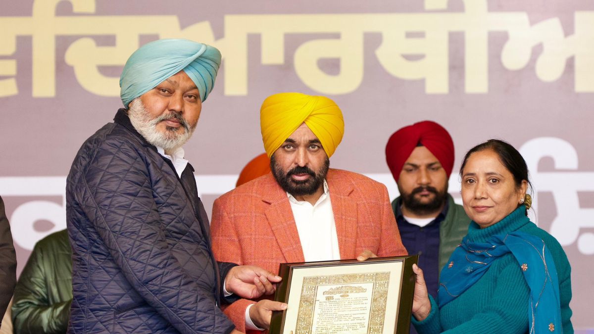 Punjab CM Bhagwant Mann Awards Scholarships to SC Students in Jalandhar Ceremony