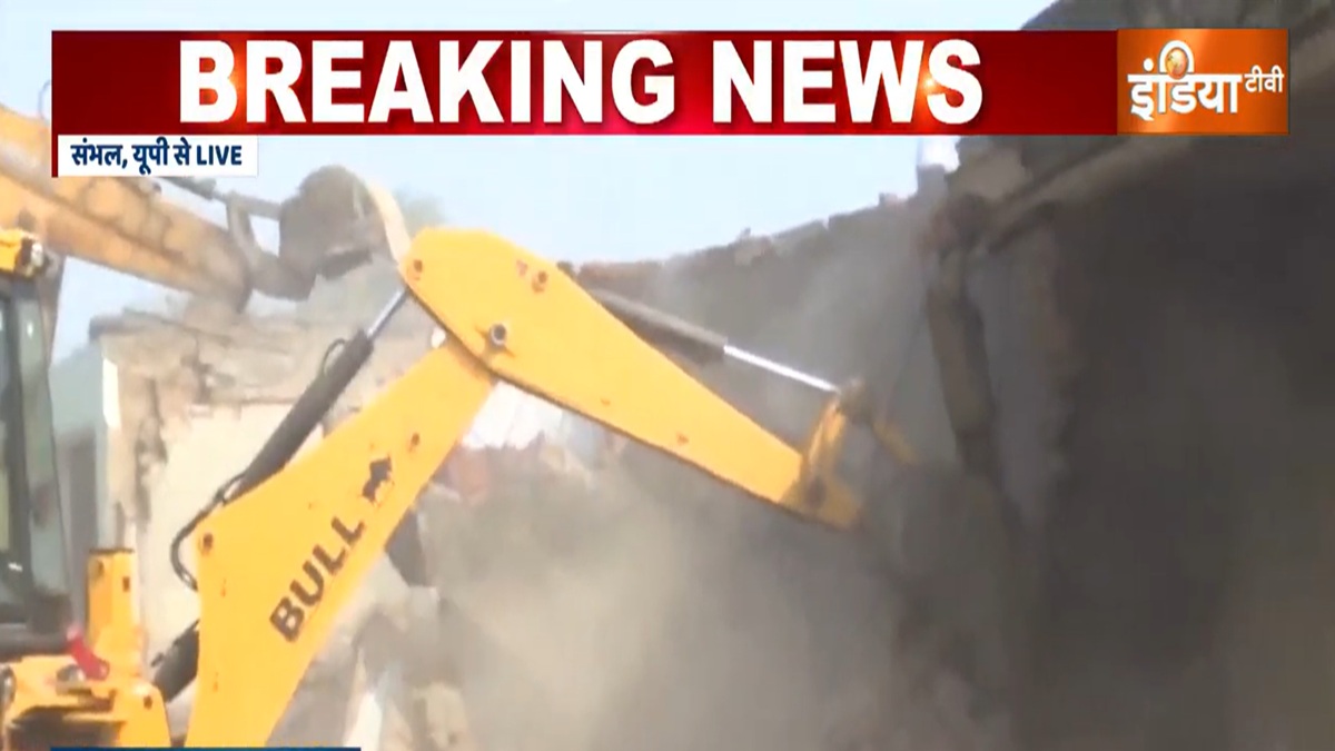 Sambhal Bulldozer Drive Clears 19 Bighas of Encroached Land on Chandausi Road