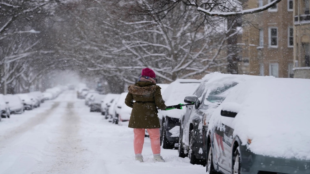 US Winter Storm Cripples Nation: 14,000+ Flights Cancelled, 850,000 Without Power