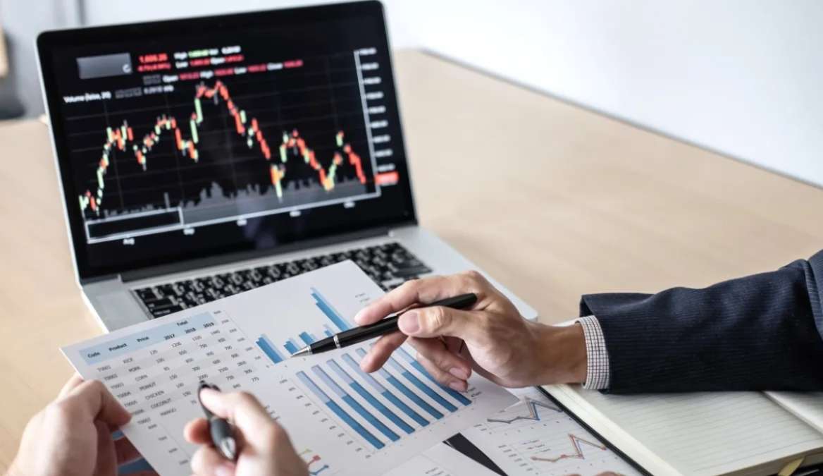 Budget Day Volatility: Experts Advise Retail Investors on 5 Key Strategies
