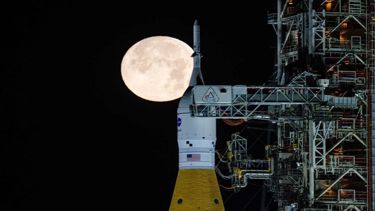 NASA's Moon Rocket Test Delayed by Hydrogen Leak, Artemis Launch Countdown on Hold