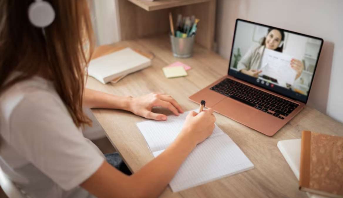 Govt Partners with EdTech to Offer Free Online Coaching for JEE, UPSC Aspirants