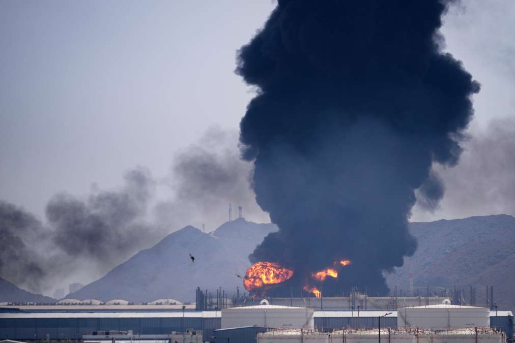 Trump Claims Iran Ready for Ceasefire, Warns of More US Strikes on Kharg Island