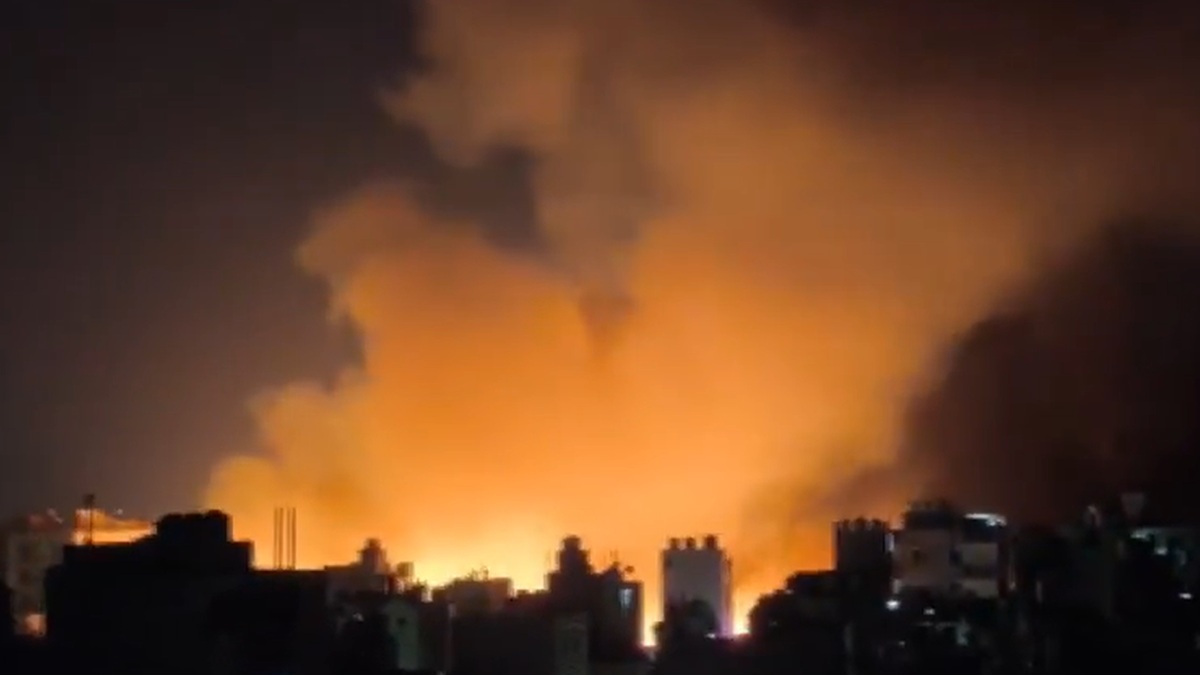 Massive Fire in Delhi's Uttam Nagar Destroys Hundreds of Slum Dwellings