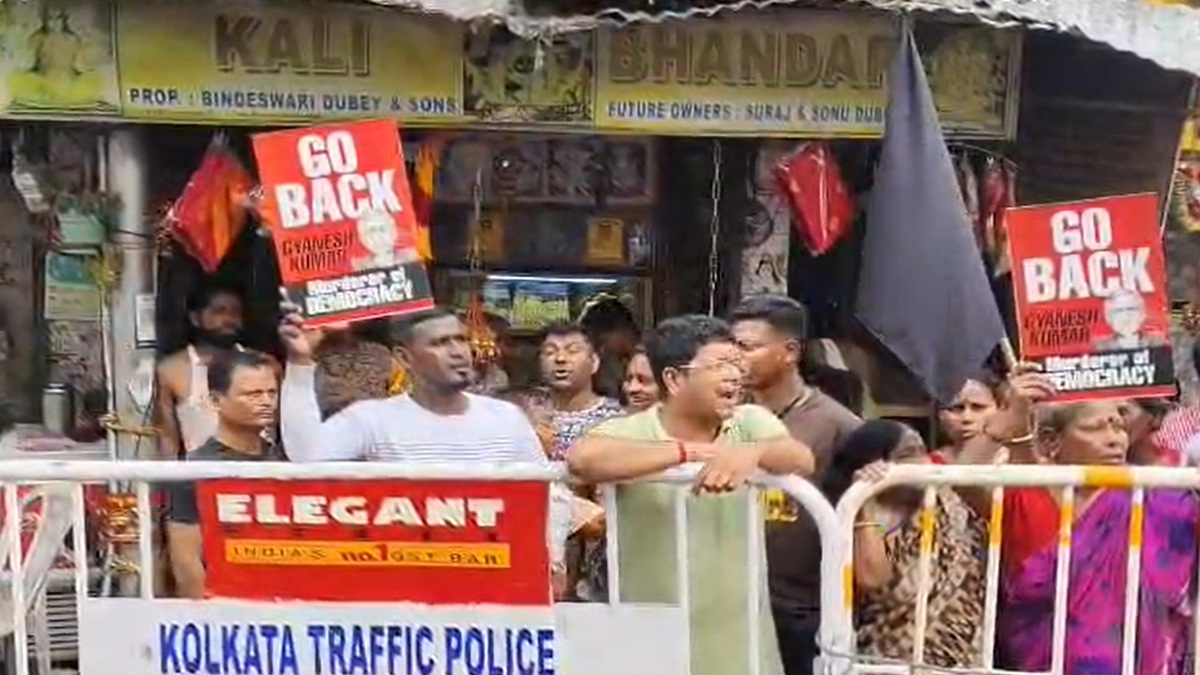 CEC Gyanesh Kumar Confronted with 'Go Back' Slogans and Black Flags in Kolkata