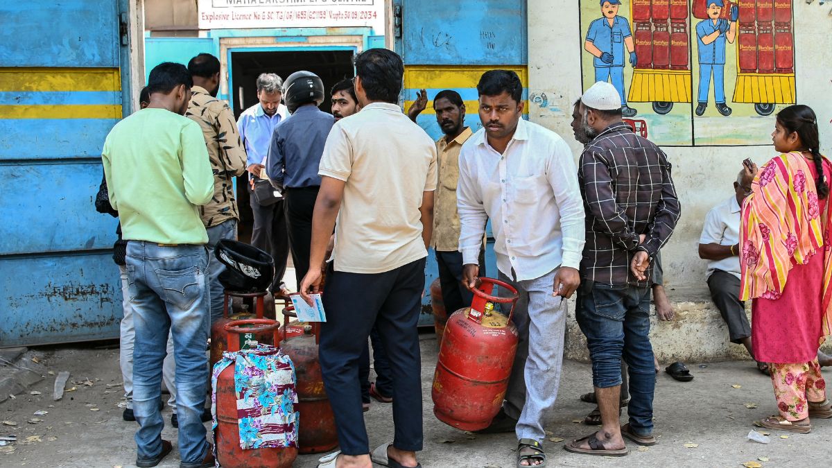 CM Yogi Adityanath Urges Public to Avoid Panic Buying of LPG Cylinders
