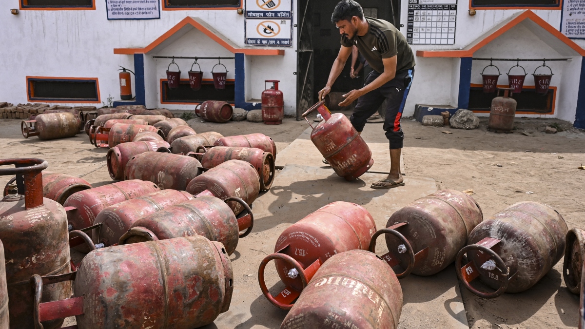 Government Addresses LPG Supply Concerns, Urges Public to Avoid Panic Buying