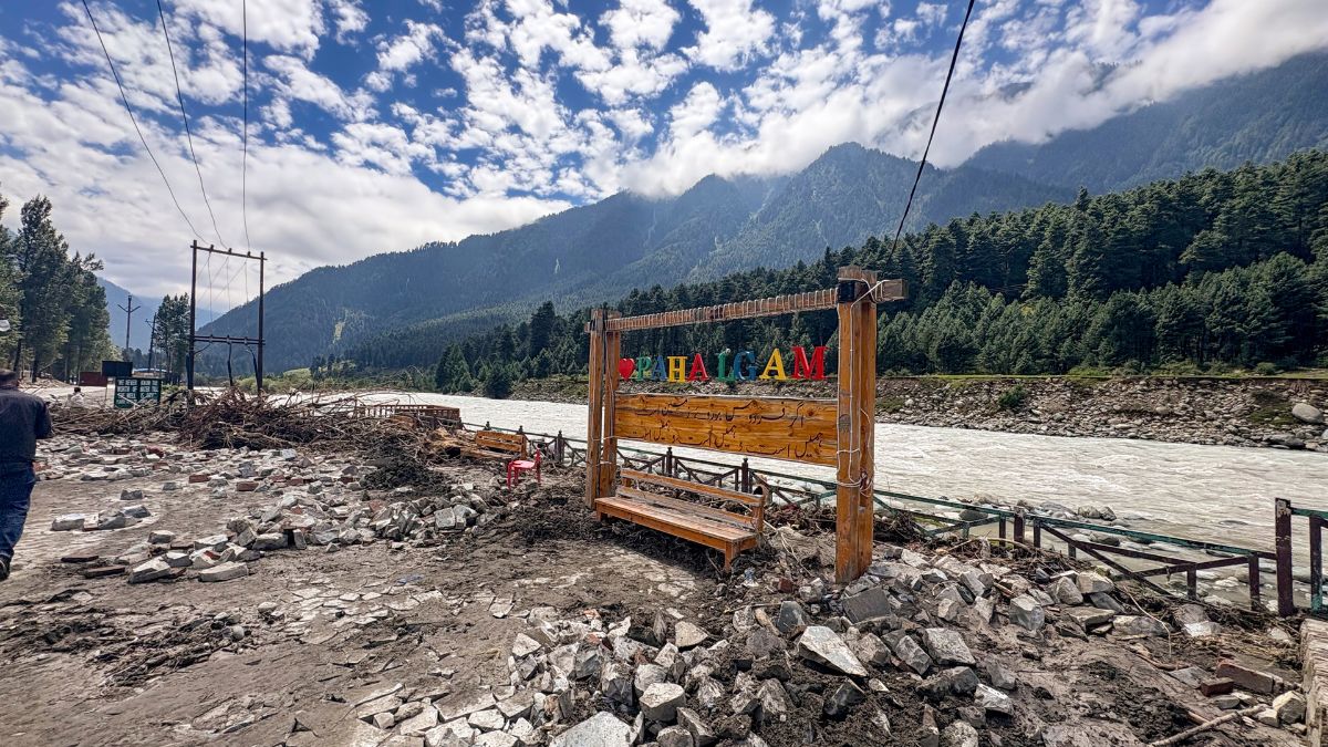 Jammu and Kashmir Police File FIR Against Pahalgam Hotel for Concealing Foreign Nationals' Stay