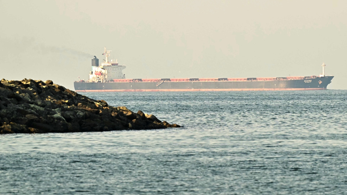 Indian Navy Deploys Warships Near Persian Gulf to Protect Merchant Vessels Amid Conflict