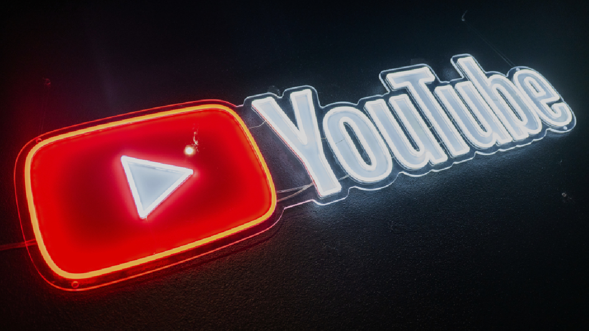YouTube Tests Direct Messaging Feature, Potential 2026 Launch