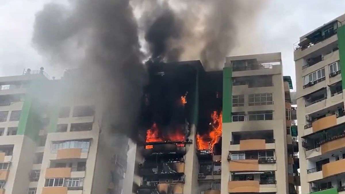 Massive Fire at Ghaziabad's Gaur Green Avenue, CM Yogi Takes Action