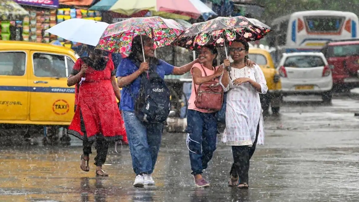IMD Warns of Thunderstorms in South Bengal on Polling Day