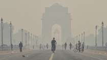 'Moderate fog' in Delhi as mercury dips below 10 deg C, air quality 'very poor' 