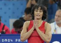 Vinesh Phogat announces retirement day after Olympics disqualification, says 'meri himmat toot gayi'