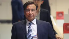 Lakshmi Mittal buys RR.